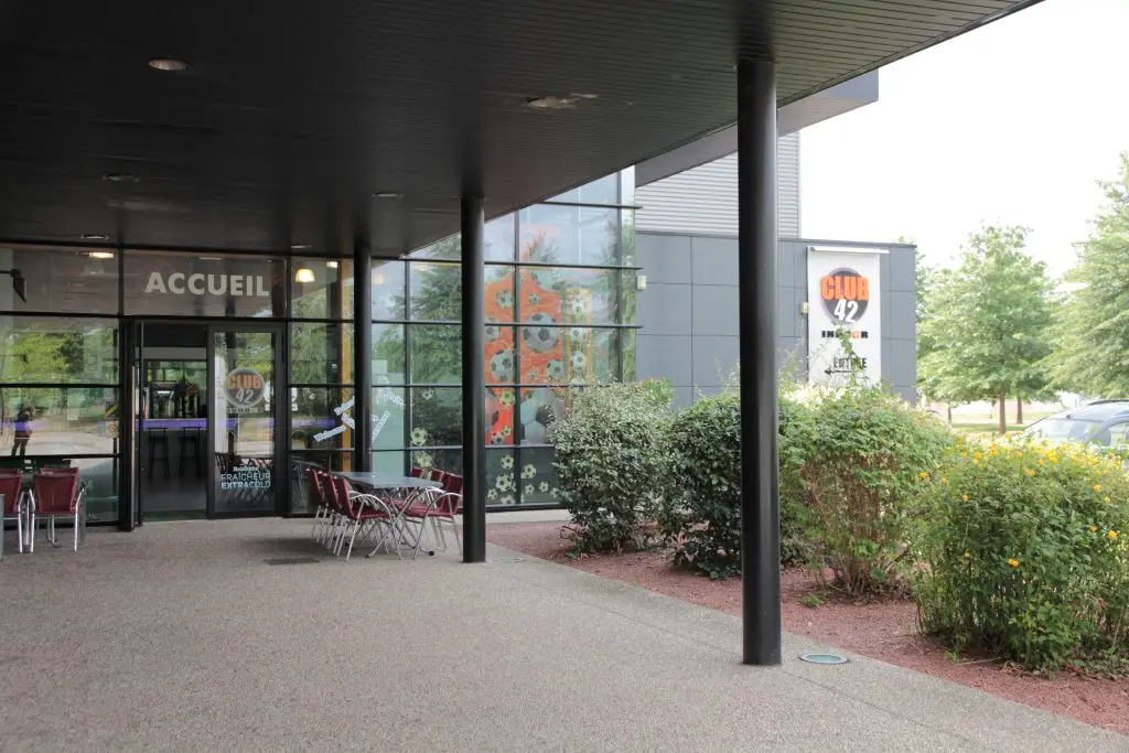 Club 42 à Andrézieux-Bouthéon réalisée par Forez Hexagone Bâtisseur.